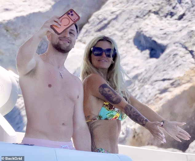 Došlo je nakon što je Kerry rekla da 'nikada nije bila toliko uplašena' nakon što je kći Heidi primijetila da se ne može pravilno nasmiješiti dok su gledale njezinu najstariju Molly u londonskoj predstavi