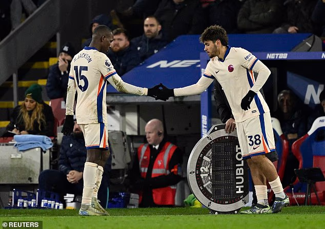 Napadači Nicolas Jackson i Marc Guiu također su na prodaju ovog ljeta jer se odljev u Chelseaju nastavlja