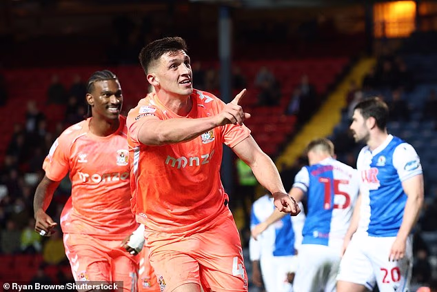 Bobby Thomas postigao je izjednačujući pogodak u 85. minuti i osigurao da Coventry remizira 1-1 i dobije bod koji im je trebao