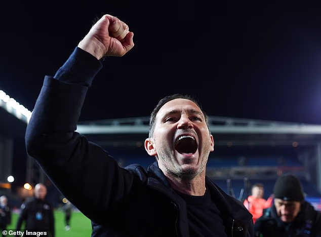 Frank Lampard je šakom nabio publiku nakon što je osigurao svoje prvo unapređenje kao menadžer