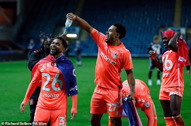 Igrači su se divlje zabavljali nakon što su pomogli klubu da završi nevjerojatnu priču o otkupljenju