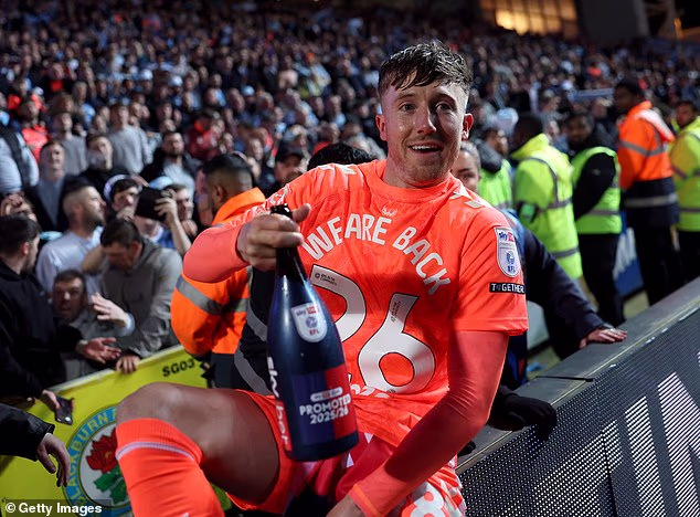 Nosili su majice s natpisom 'we are back' kako bi obilježili svoj povratak u veliko doba... nakon što su obožavatelji obećali da će se vratiti prije mnogo godina