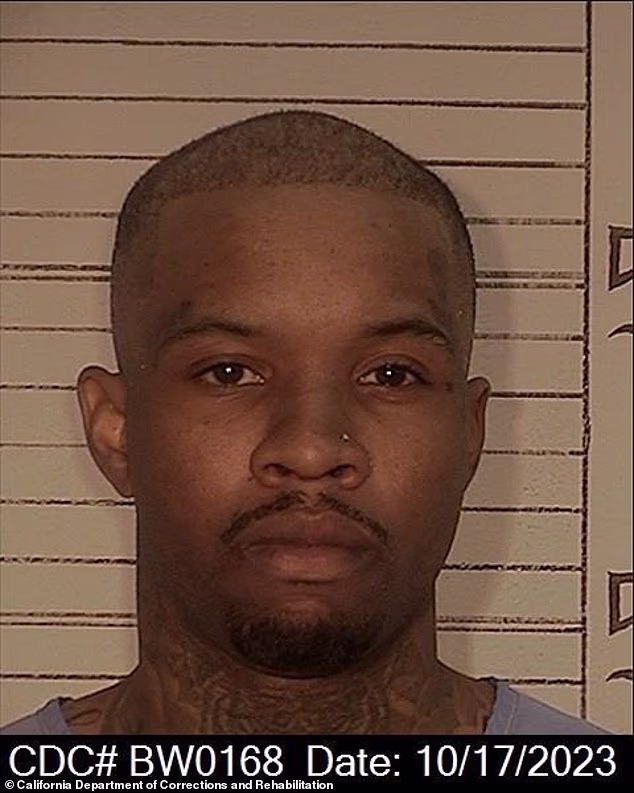 Lanez (pravo ime: Daystar Peterson) tvrdi da je došlo do 'neuspjeha da ga zaštite' od strane zatvorskog sustava i zatvorskih službenika u CCI Tehachapi, koji su navodno pokazali 'namjernu ravnodušnost' prema njegovoj sigurnosti, prema kopiji njegove žalbe do koje je došao Daily Mail.