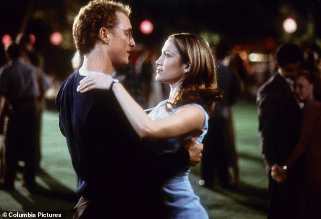 Lopez i McConaughey razgovarali su o rom-coms kao žanru kao što je pjevačica On The Floor rekla da oni 'čine nešto za vašu dušu'; viđeno gore u Planeru vjenčanja (2001.)