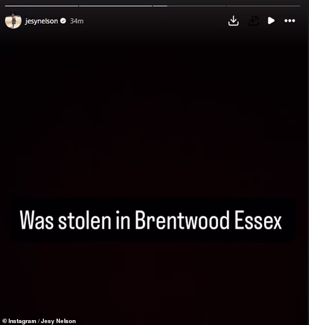 Jesy je dodala da joj je auto ukraden ispred kuće u Brentwoodu, Essex