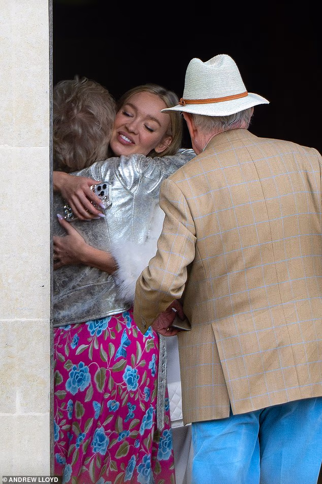 Mlada je izgledala zapanjujuće nakon noćnog slavlja, koje se navodno nastavilo do ranih jutarnjih sati