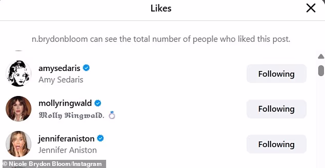 57-godišnji student Prijatelja 'lajkao' je objavu zajedno s drugim slavnim osobama poput Amy Sedaris i Molly Ringwald