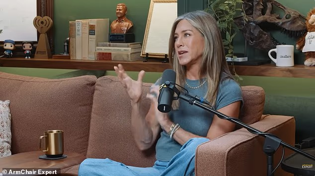 Aniston - koja se pomirila sa svojom neplodnošću - nastavila je: 'To jednostavno nije bilo u planu, kakav god plan bio... vrlo je emotivno, posebno u trenutku kada (liječnici) kažu "to je to," jer postoji čudan trenutak kada se to dogodi'