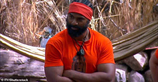 Ovaj tjedan Ant je za podcast emisije ITV1 I'm A Celebrity... Otpakirao Davidovo ponašanje rekao: 'Nije lijep sat. On ih jednostavno čačka i čačka'