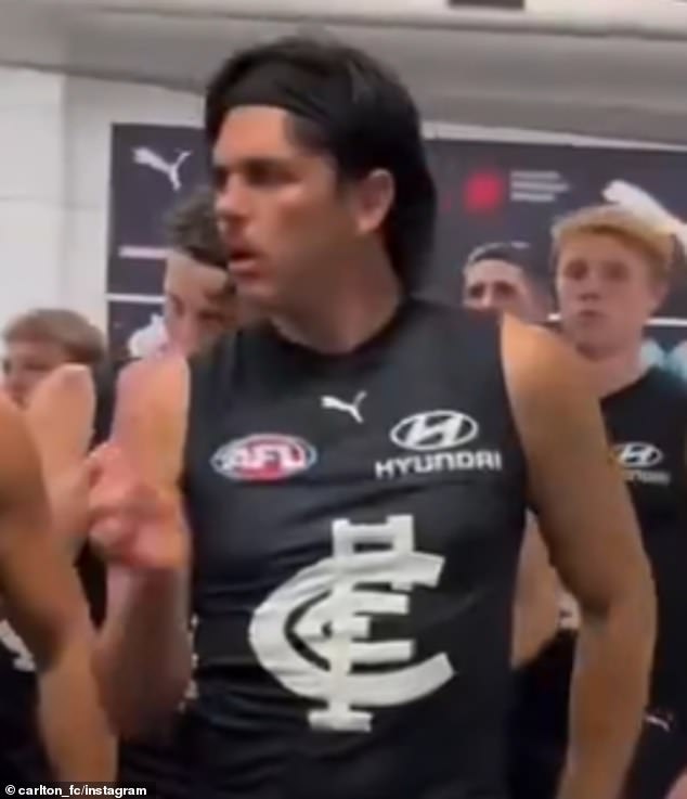 Carlton FC se našao na meti kritika zbog vođenja utakmice protiv Collingwooda u četvrtak, gdje je Hollands opažen neredovito prije i tijekom utakmice