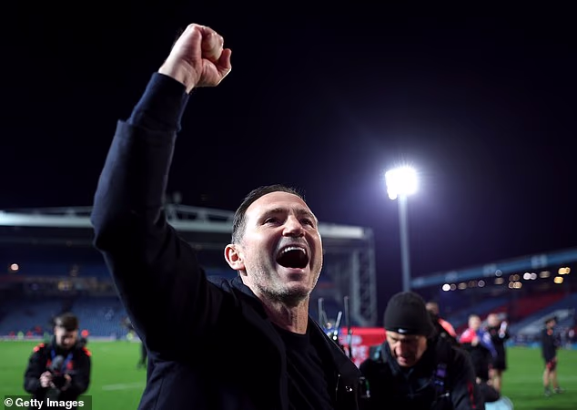 Nakon što je preuzeo posrnuli klub 2024., Lampard je nadgledao izvanrednu transformaciju, koja je kulminirala u trenutku kada su zapečatili promociju u Premier ligu