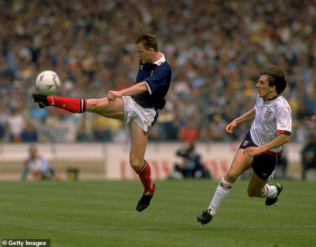 Nicol je za Škotsku nastupila 27 puta i bila je u momčadi Svjetskog prvenstva 1986.