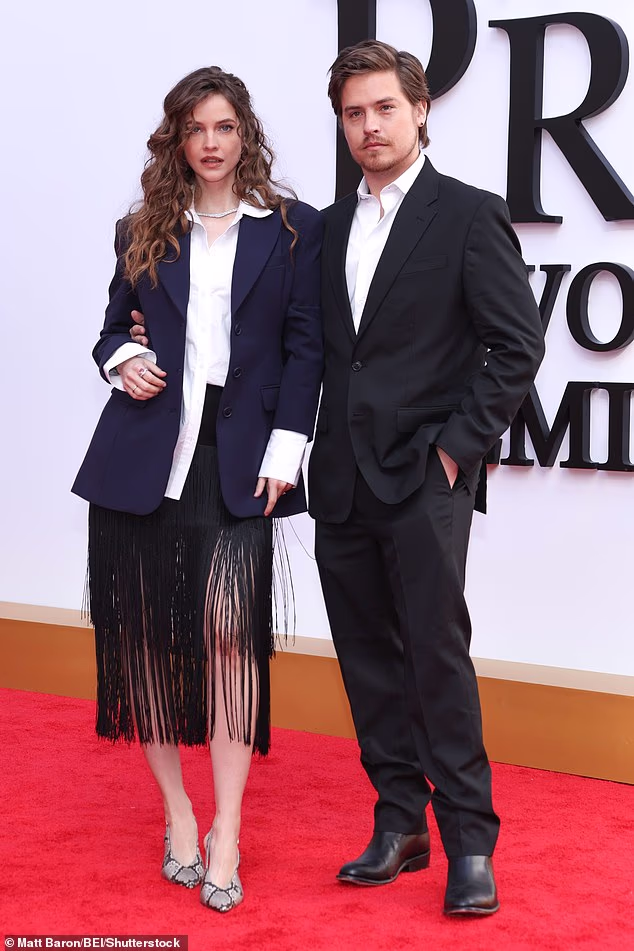 Dylan Sprouse i njegova supruga Barbara Palvin također su prisustvovali, samo nekoliko dana nakon što se par suočio sa zastrašujućom invazijom na dom