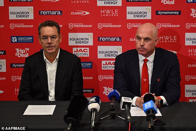 Lancaster (na slici lijevo od izvršnog direktora Tima Watsforda) tvrdi da je dio medijske pokrivenosti njegovog tima bio 'loš'