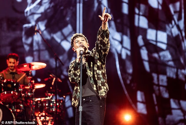 Zvijezda je također bila pod lupom ovaj tjedan nakon što je objavljeno da je udario kolegu iz benda One Direction Louisa Tomlinsona (34) dok je snimao Netflixov dokumentarac; Louis je slikao kako nastupa u Amsterdamu 20. travnja