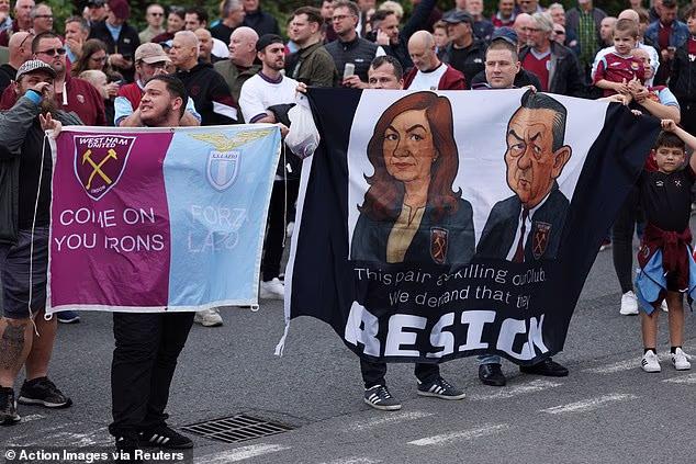 Brady je bio na meti zajedno sa Sullivanom tijekom ove razočaravajuće sezone