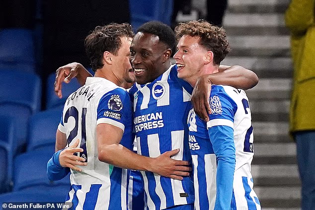 Danny Welbeck ušao je s klupe i dodao trećinu i povećao jad za Chelsea