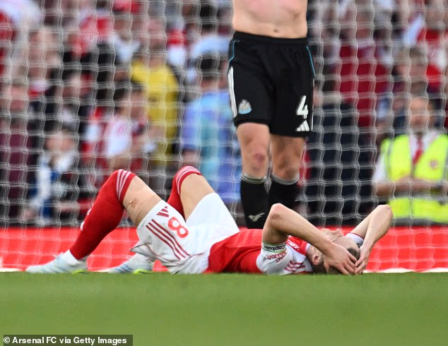 Martin Odegaard (na slici) i njegovi suigrači izgledali su iscrpljeno nakon punog radnog vremena na Emiratesu