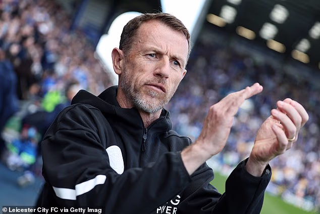 Gary Rowett (na slici) nadgledao je posljednji dio sezone, ali tek nakon što je klupska legenda Andy King izgubio sve četiri utakmice kao čuvar, vrijeme koje su si Lisice teško mogle priuštiti.