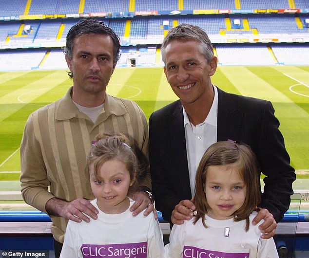 Jose Mourinho je slikan s Linekerom na dobrotvornom događaju 2005. na Stamford Bridgeu - televizijska kuća kaže da još uvijek ne zna zašto je menadžer prestao razgovarati s njim