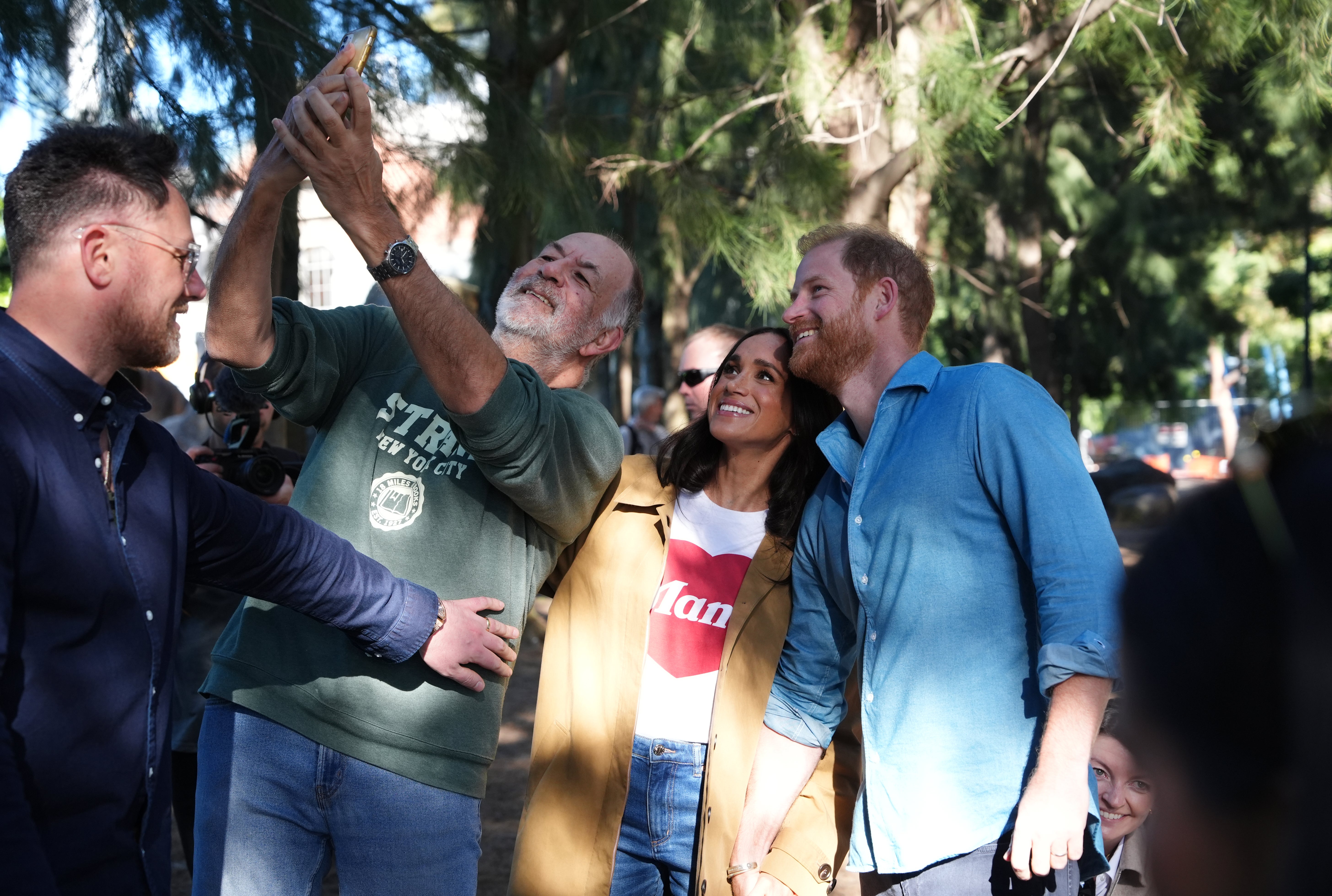 Vojvoda i vojvotkinja od Sussexa poziraju za selfie na Scar Tree Walk u Melbourneu