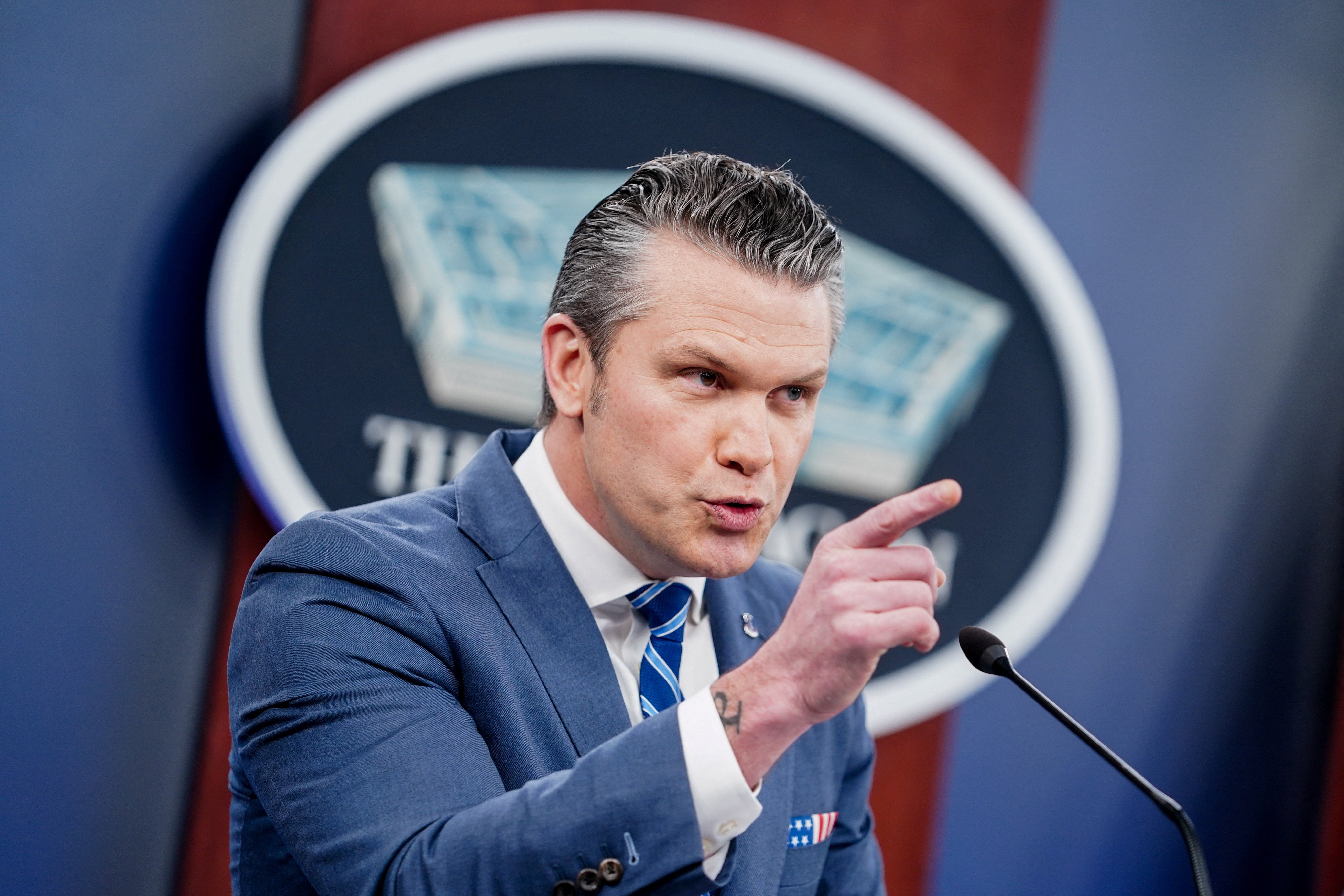 Pete Hegseth govori tijekom brifinga o iranskom ratu u Pentagonu u Washingtonu
