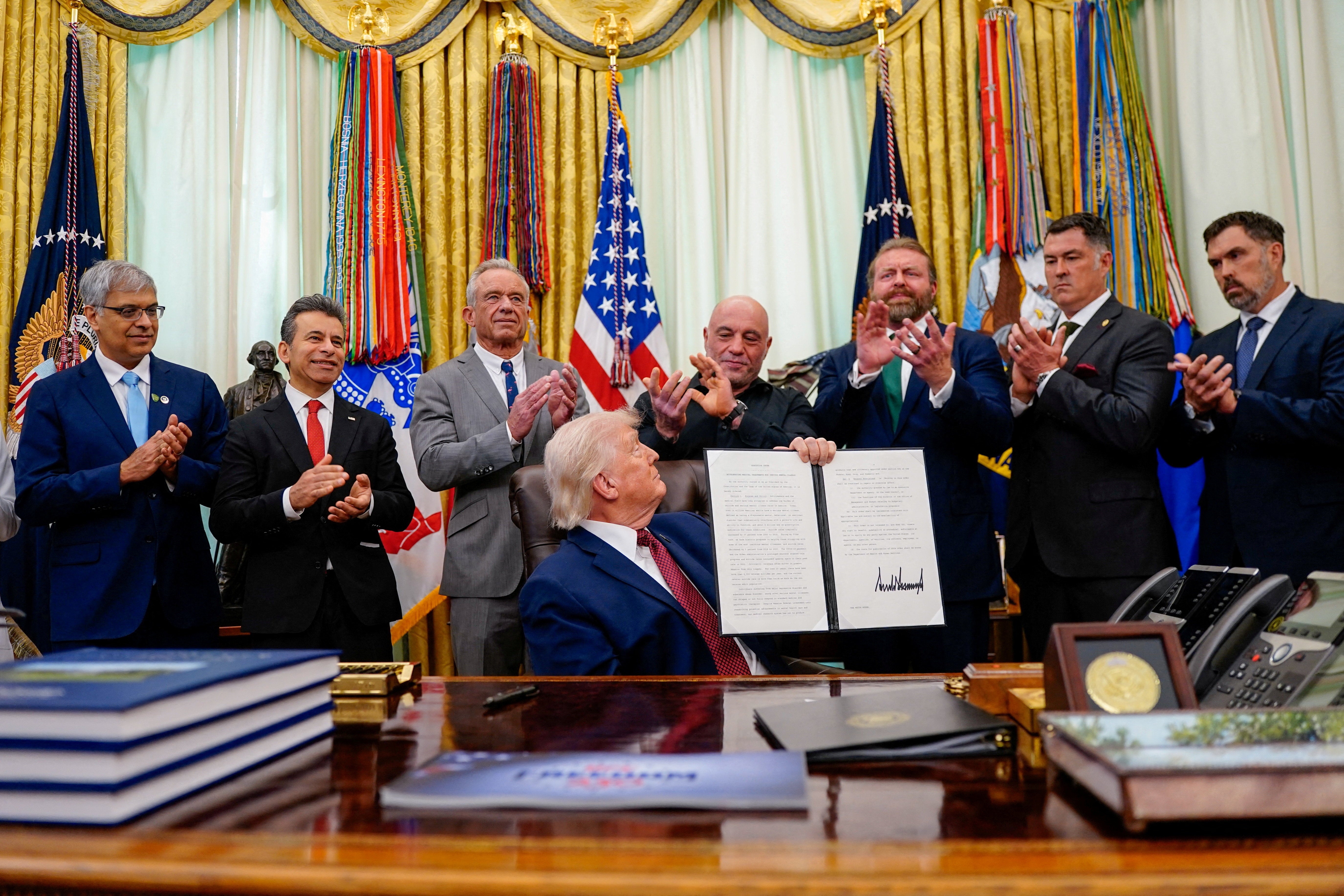 Rogan, koji je podržao Trumpa za predsjednika 2024., rekao je da je izvršna uredba uslijedila nakon što je poslao Trumpu SMS poruku o psihodeličnim terapijama