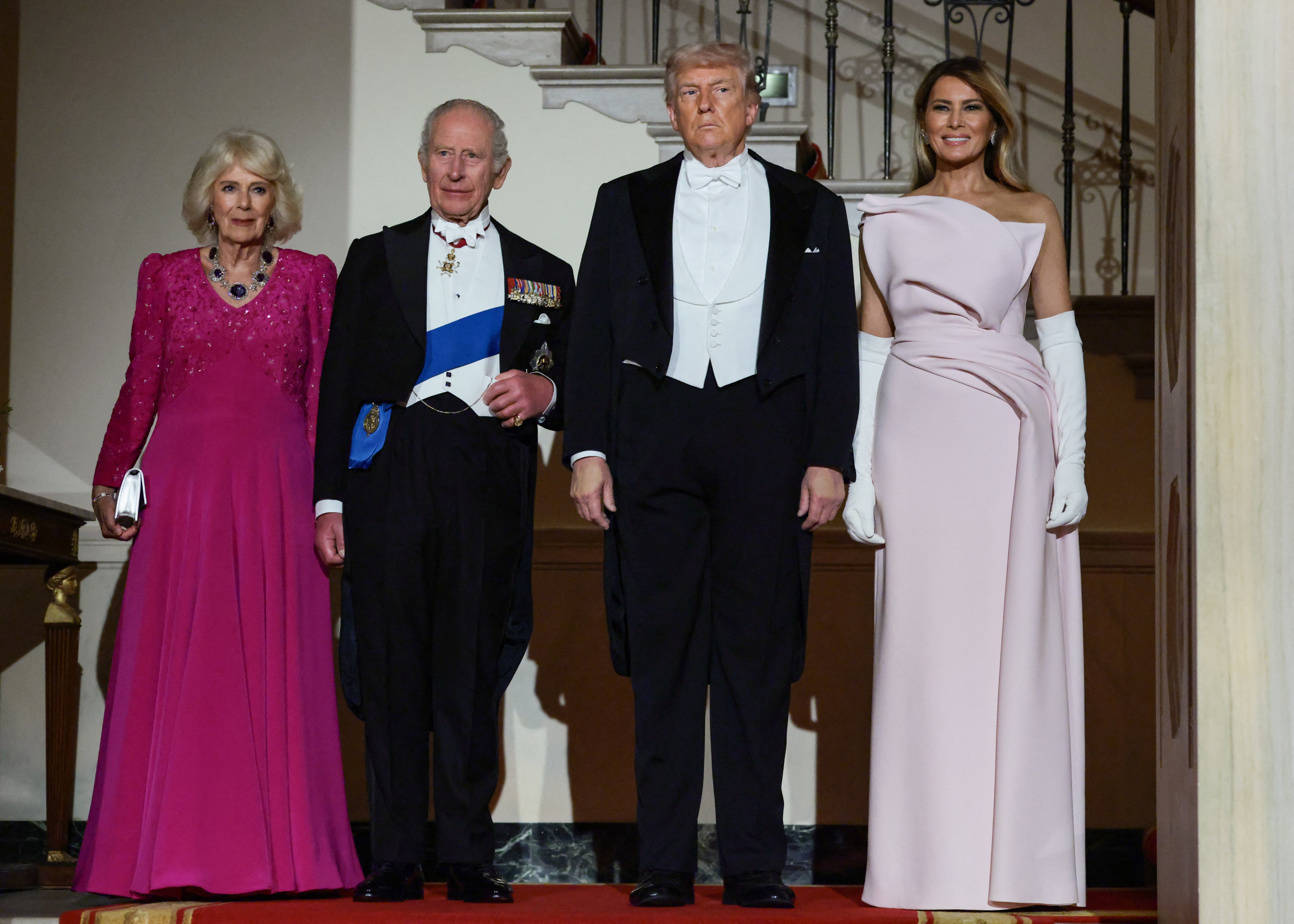 Bijela kuća poslužuje obrok od tri slijeda, plus desert napravljen od meda iz košnice Melanije Trump, tijekom državne večere s kraljem Charlesom i kraljicom Camillom