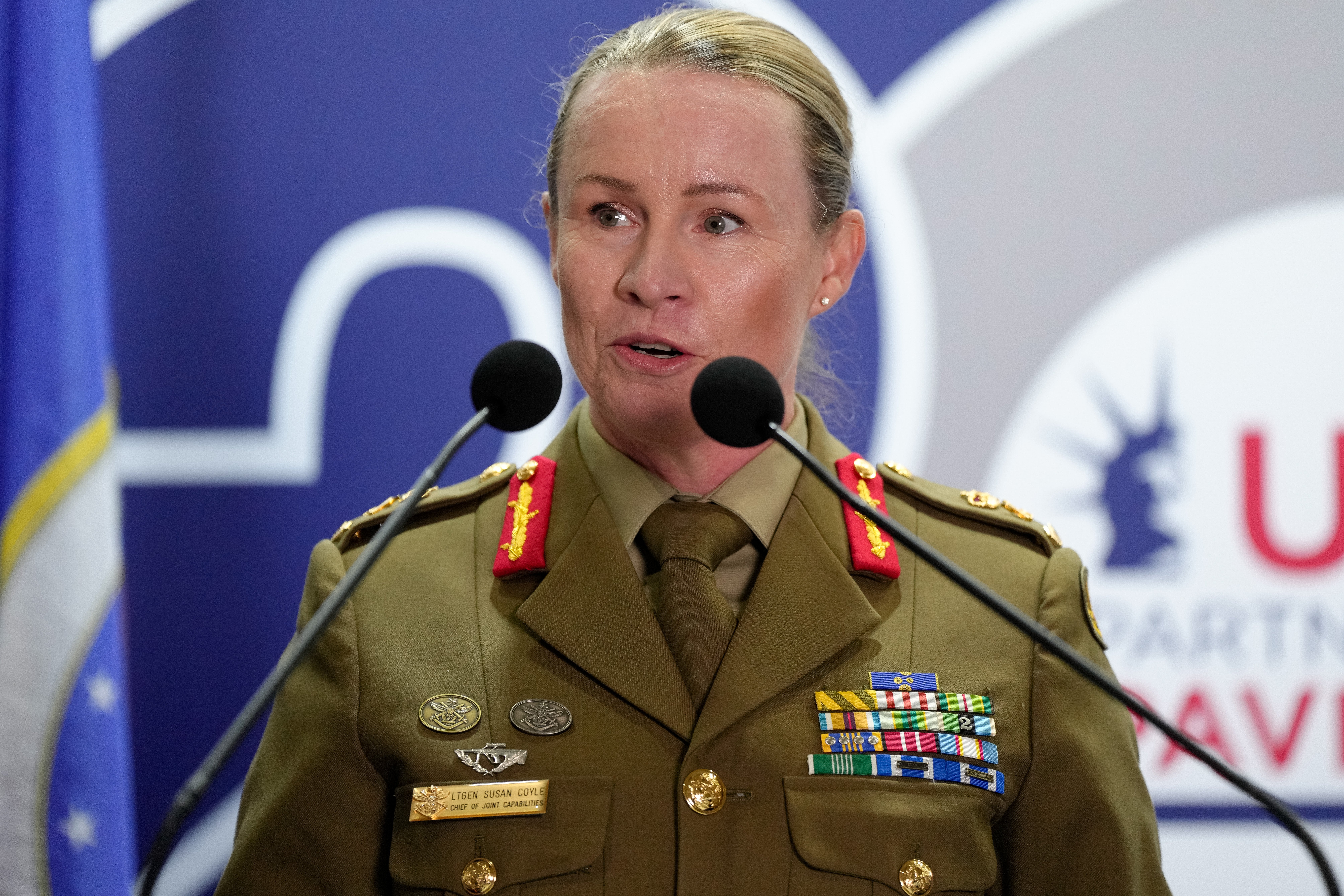 Datoteka: : Načelnica združenih snaga Australskih obrambenih snaga, general pukovnica Susan Coyle nazočila Avalon Australian International Airshowu