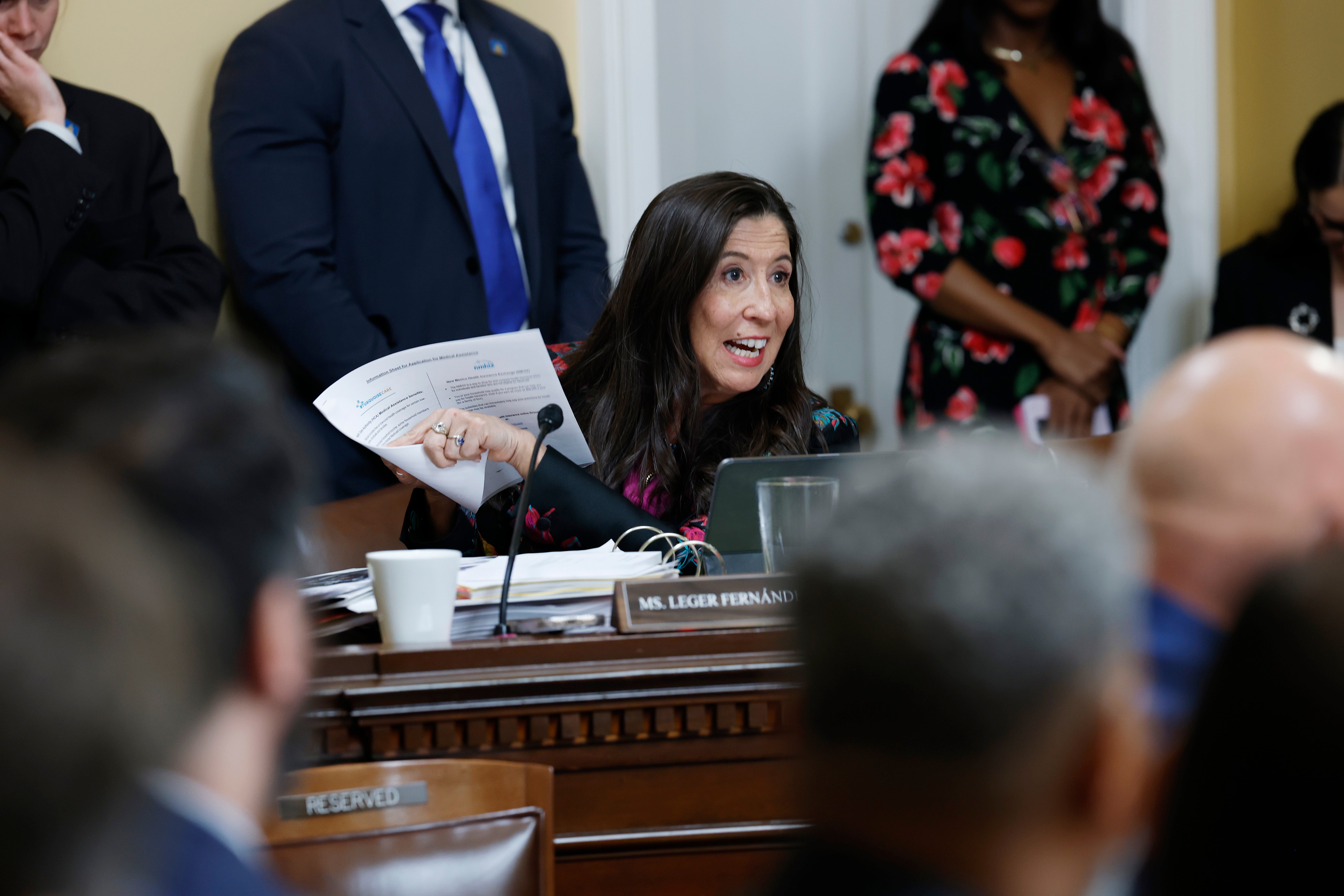 Zastupnica Teresa Leger Fernández (D-NM) kritizirala je republikance što su toliko dugo čekali da izbace Gonzalesa.