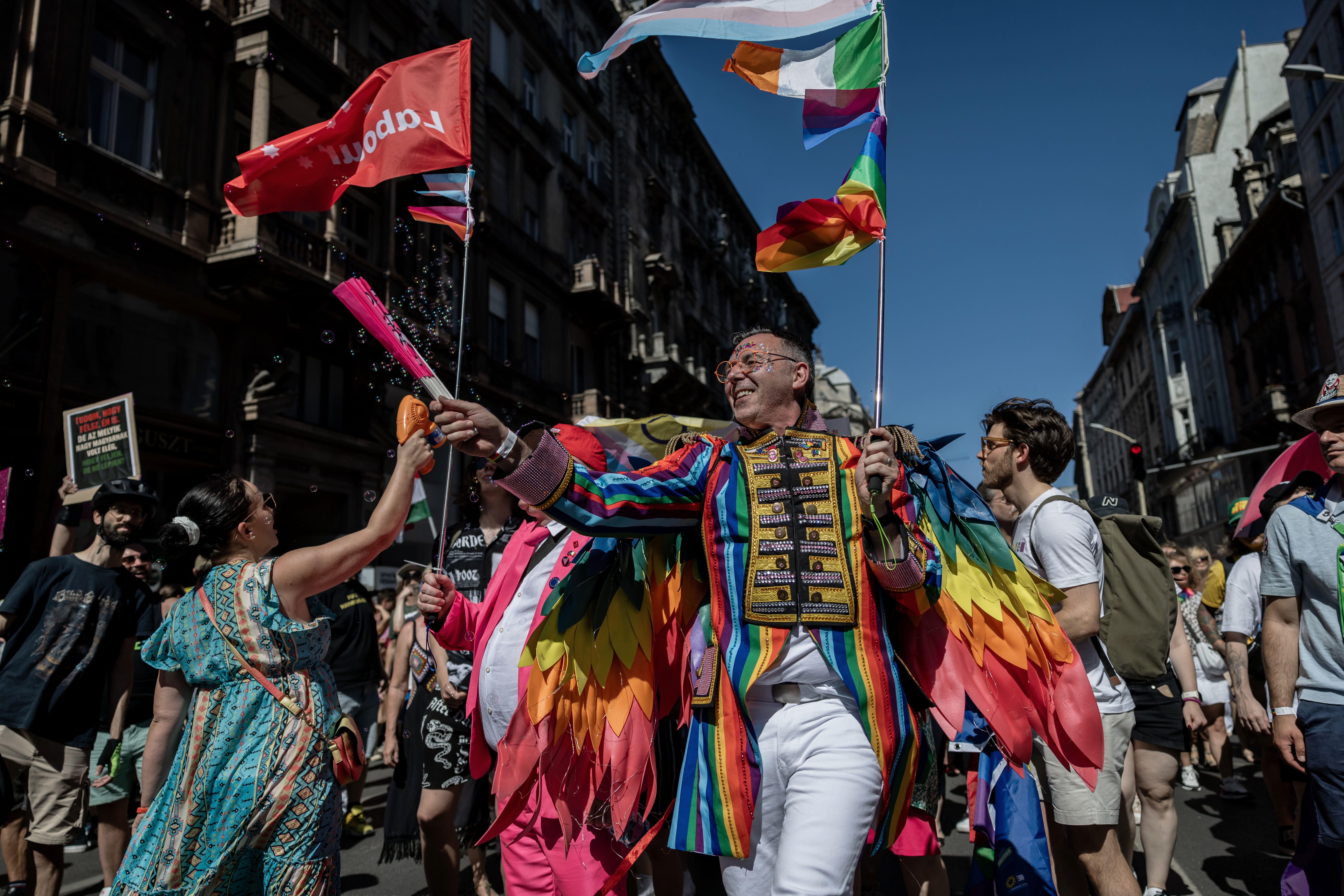 Sudionici sudjeluju u Budapest Prideu u Budimpešti, Mađarska