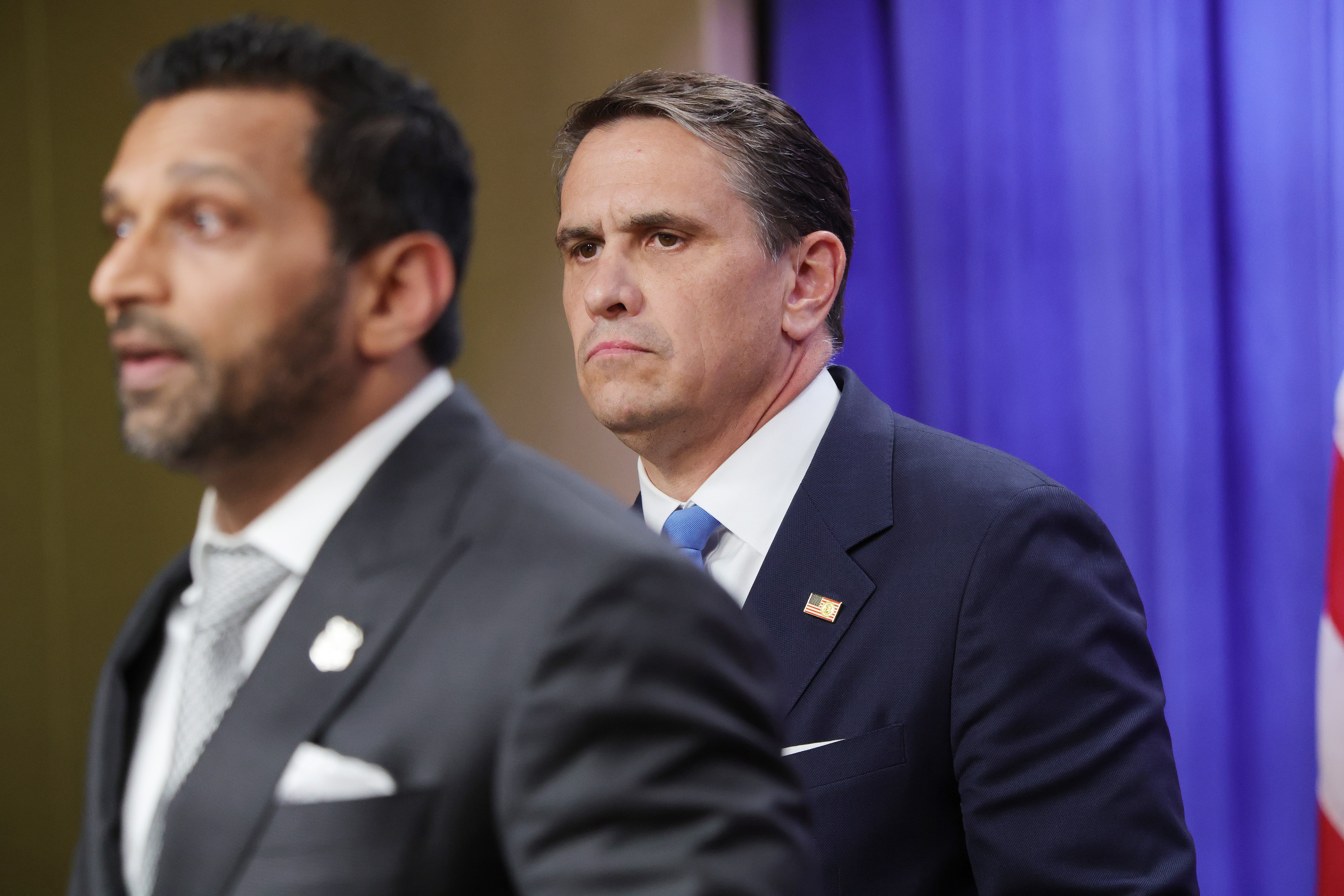 Ravnatelj Federalnog istražnog ureda (FBI) Kash Patel govori zajedno s vršiteljem dužnosti državnog odvjetnika SAD-a Toddom Blancheom tijekom konferencije za novinare u zgradi Ministarstva pravosuđa Robert F. Kennedy 21. travnja 2026.