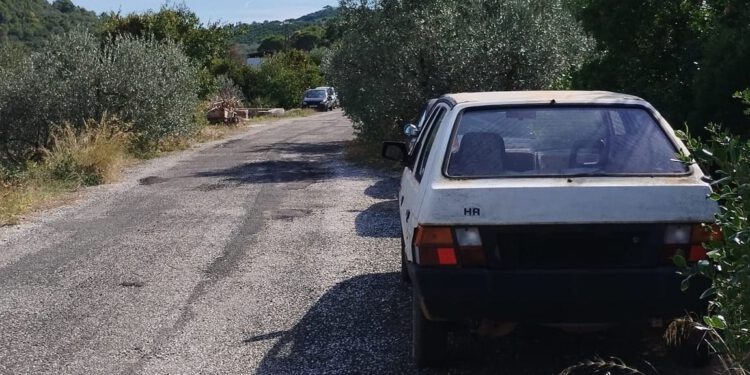 Mislio je da ga na otoku neće otkriti: Pogledajte što je Slovenac napravio s automobilom na Ižu