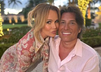 Amanda Holden pozira za rijetku fotografiju sa suprugom Chrisom Hughesom dok sa svojim kćerima uživaju u ‘nevjerojatnom putovanju’ do 1000 dolara za noćno putovanje u Miami