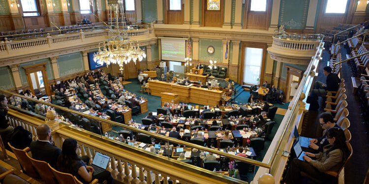 Američka država pooštrava zabranu ‘konverzijske terapije’ unatoč presudi Vrhovnog suda — RT World News