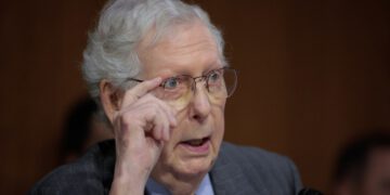 Američki senator tvrdi da status supersile ovisi o pomoći Ukrajini — RT World News