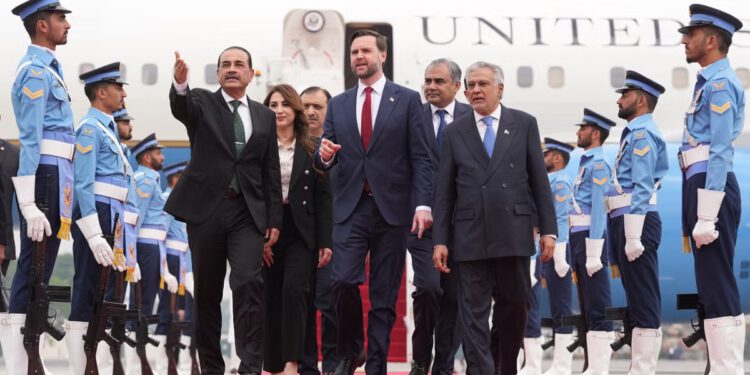 Američko-iranski mirovni pregovori počinju u Pakistanu dok ratni brodovi ulaze u Hormuški tjesnac