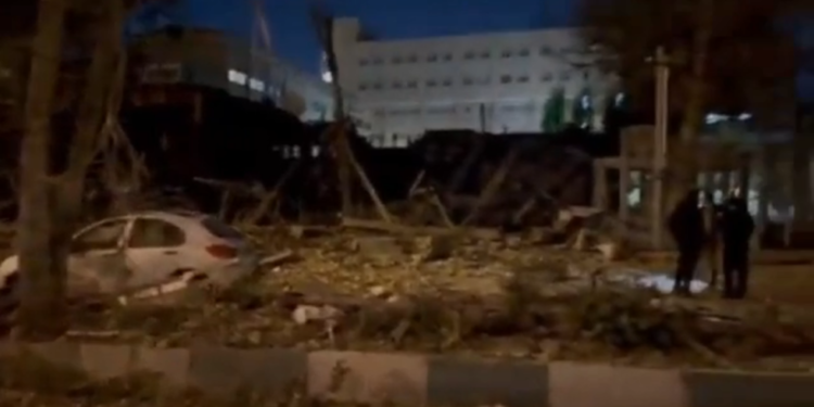 Američko-izraelski udari ubijaju desetke u Iranu dok Teheran uzvraća raketnim napadima (FOTOGRAFIJE, VIDEOZAPISI) — RT World News