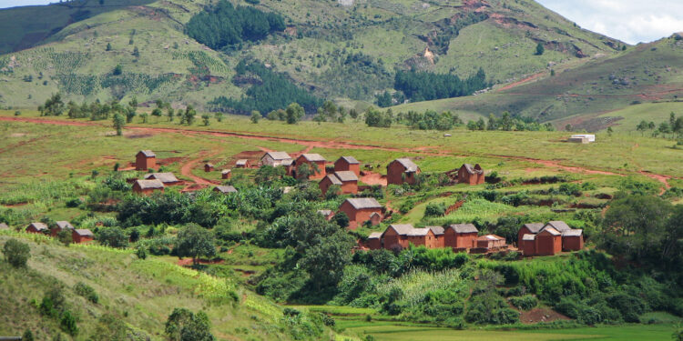 Bloomberg: Dok je Trump opsjednut Iranom, Putin dobio još jednog strateškog saveznika otevši ga Macronu