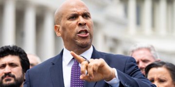 Booker naziva michiganske demokrate ‘pješacima’ u demonstraciji 2028