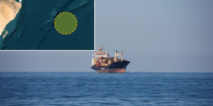 Brod pogođen s dva projektila u Omanskom zaljevu, treći tanker povezan s Iranom prošao Hormuzom