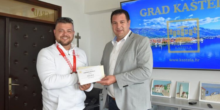 Bronca koja je odjeknula: Hrvatski reprezentativac u Kaštelima dočekan kao heroj nakon velikog uspjeha