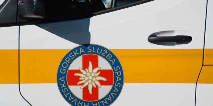 Brza akcija spašavanja u Mravincima: HGSS Split spasio osobu koja je pala sa suhozida