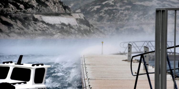 Bura razara Krčki most, Pag odsječen: ‘Bit će još gore’