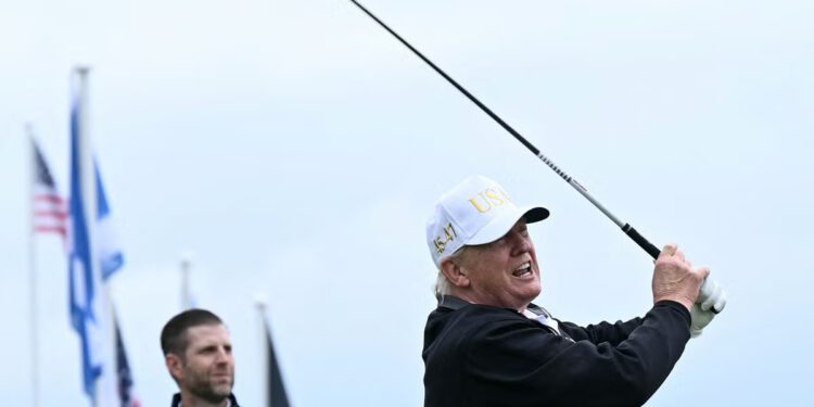 CNN-ov guru anketiranja citira Happy Gilmore kako bi pokazao koliko loše stoji Trump s javnošću po pitanju pristupačnosti