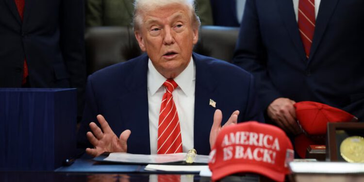 Čak i republikanski izborni dužnosnici kažu da će Trumpov nalog za glasovanje poštom biti oboren na sudu