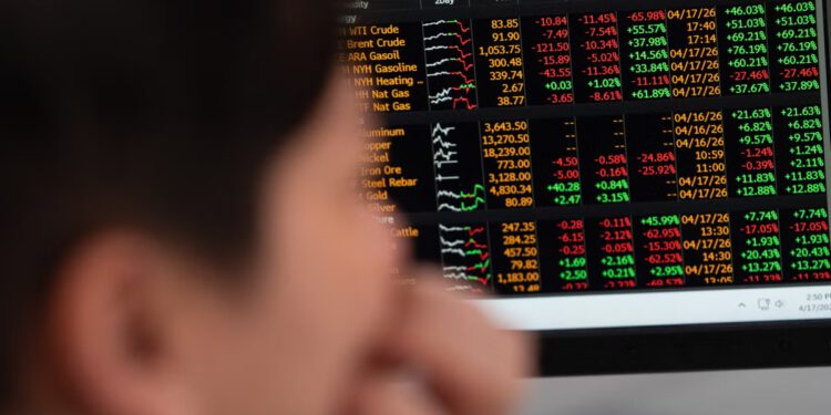 Cijene nafte pale su nakon što je Iran rekao da je Hormuški tjesnac ‘potpuno otvoren’ za prolaz brodova