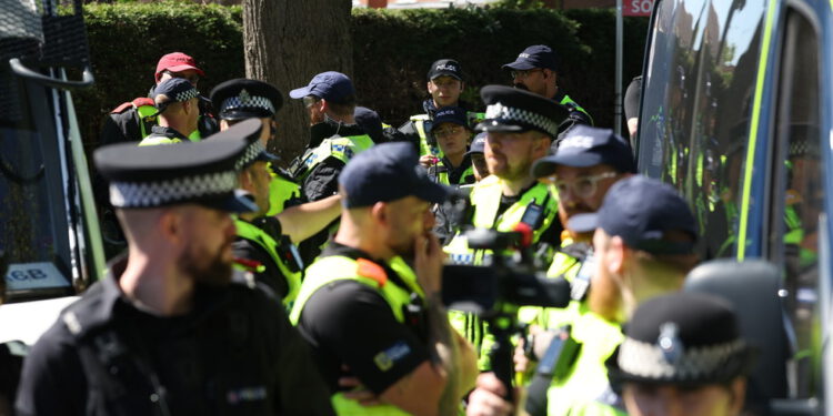Članovi islamističke sekte u Velikoj Britaniji uhićeni zbog optužbi za silovanje i ropstvo — RT World News