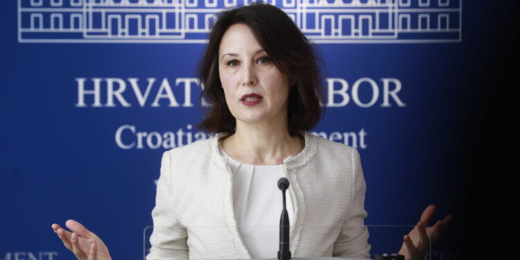 Dalija izazvala kaos u Saboru, žestoko napala Ćipu: ‘Pravi problem nije u tome što je ozbiljna budala’