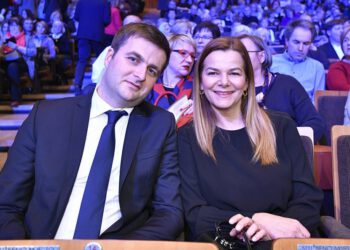Dama iz sjene i bivša žena novog ministra ima zavidnu karijeru: Godinama su tvrdili da ona stoji iza njega